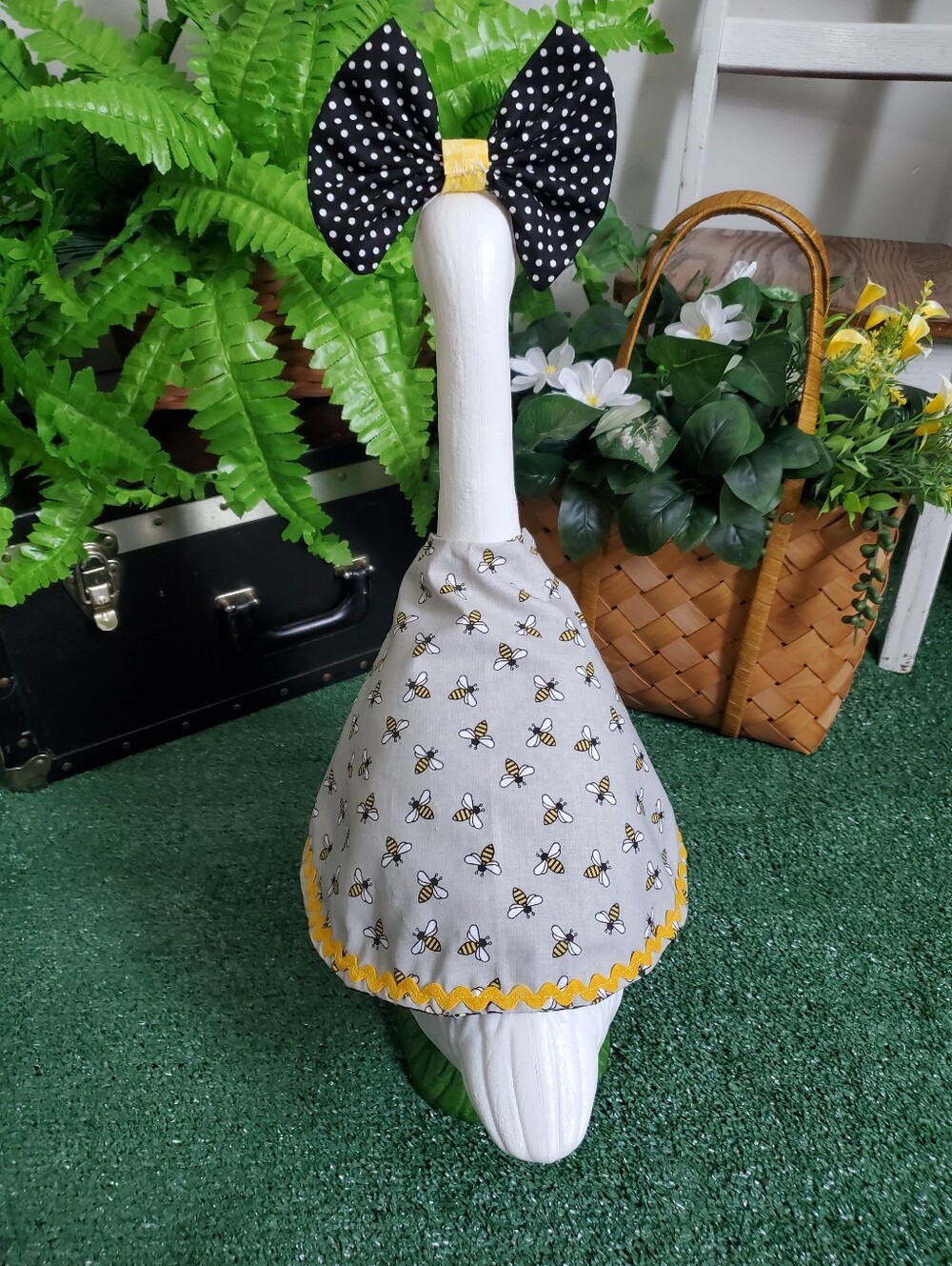 Porch Goose Outfit & Bow Set Bee Print - Picture 5 of 10